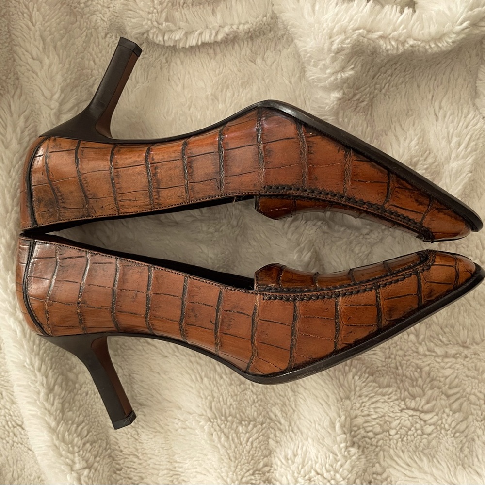 VINTAGE COLE HAAN HEELS (9); authentic crocodile